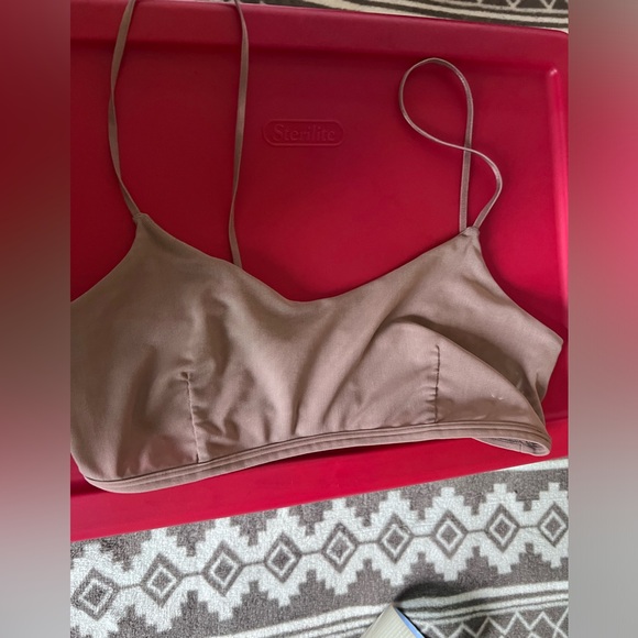 ☄️☄️☄️Selling Alo bra small in size ☄️☄️ - Picture 2 of 4